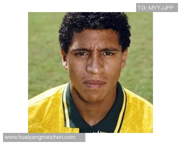 四号彩色足球球星是谁他在足球史上的重要地位与传奇经历解析